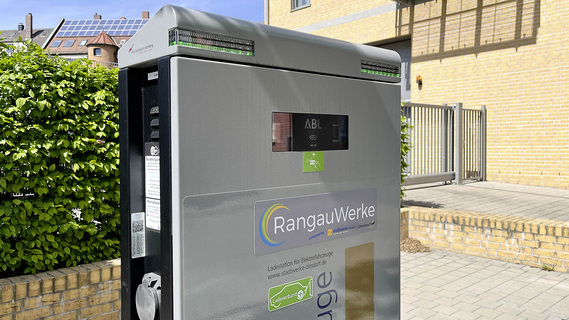 Bild: Die Ladesäule für Elektrofahrzeuge in der Kolbstraße
